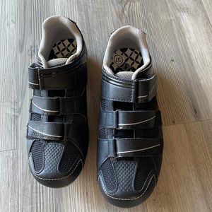 Women’s 6.5 Bicycling shoes. Great condition.